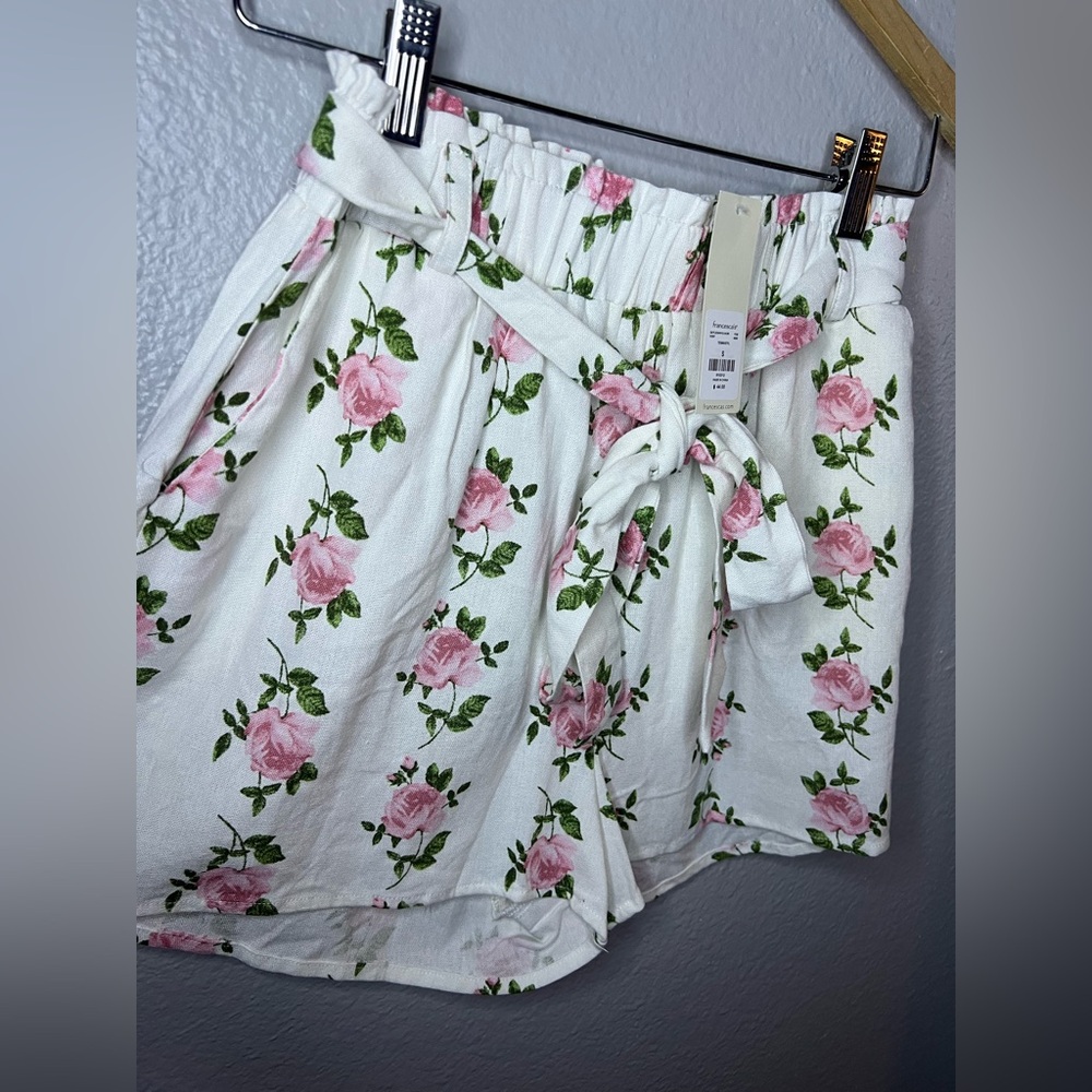 Elegant Francesca’s Floral Linen Blend Tie Waist Shorts Size S New with tags